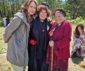 Ranczo 11 sezon. Zemsta wiedźm. Lucy (Ilona Ostrowska), babka (Grażyna Zielińska), Dorota Stalińska na planie