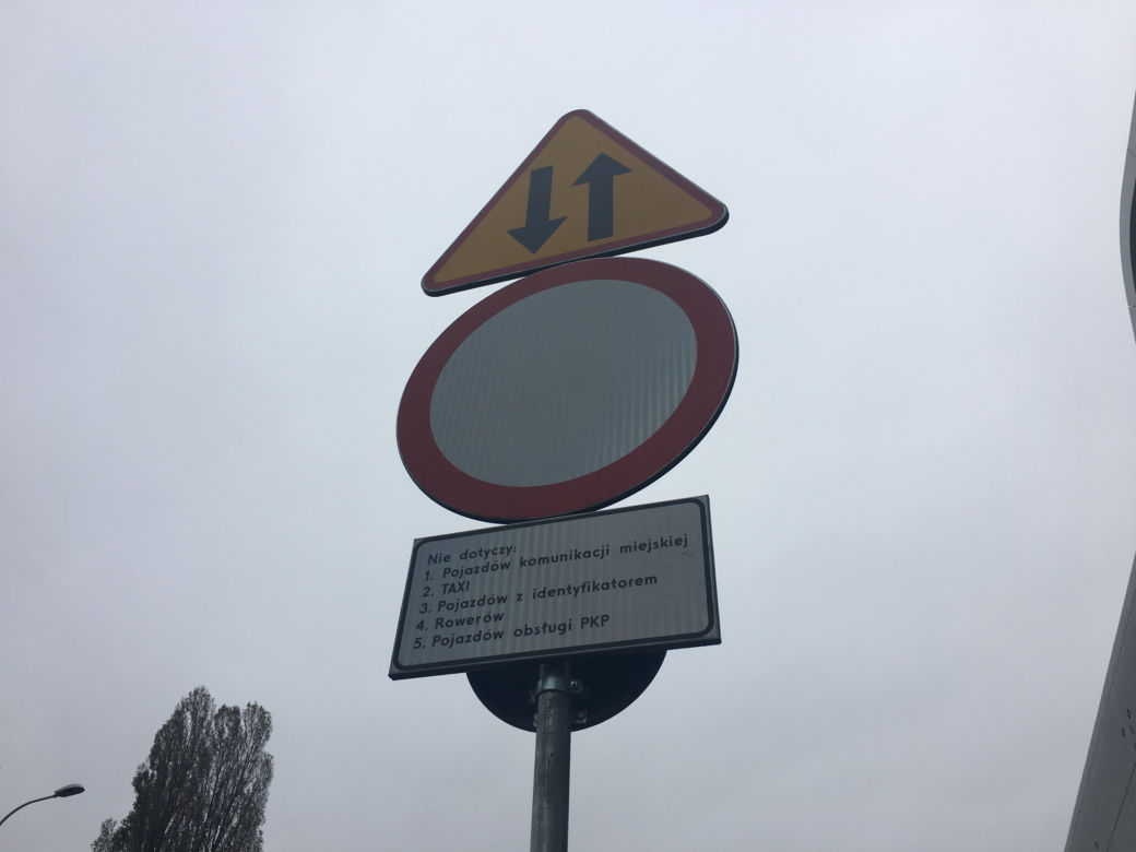 Mimo zakazów kierowcy i tak jeżdżą Suchą