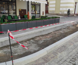 Klomby powstają na ulicy Wałowej w Tarnowie