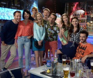 Pierwsza miłość. Radek (Mateusz Banasiuk), Jowita (Joanna Opozda), Mikser (Błażej Michalski), Luiza (Klaudia Halejcio), Daria (Andżelika Kujawiak), Błażej (Paweł Krucz), Aśka (Paulina Gałązka), Kaśka