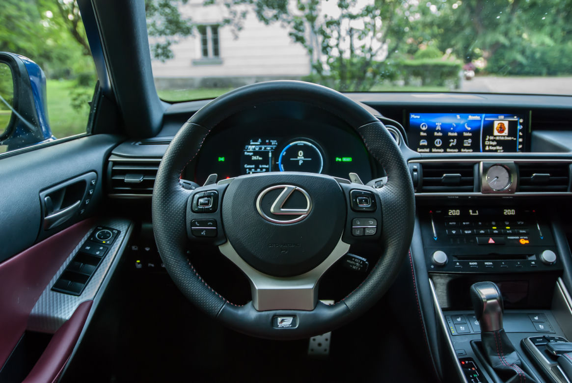 Lexus IS300h F SPORT
