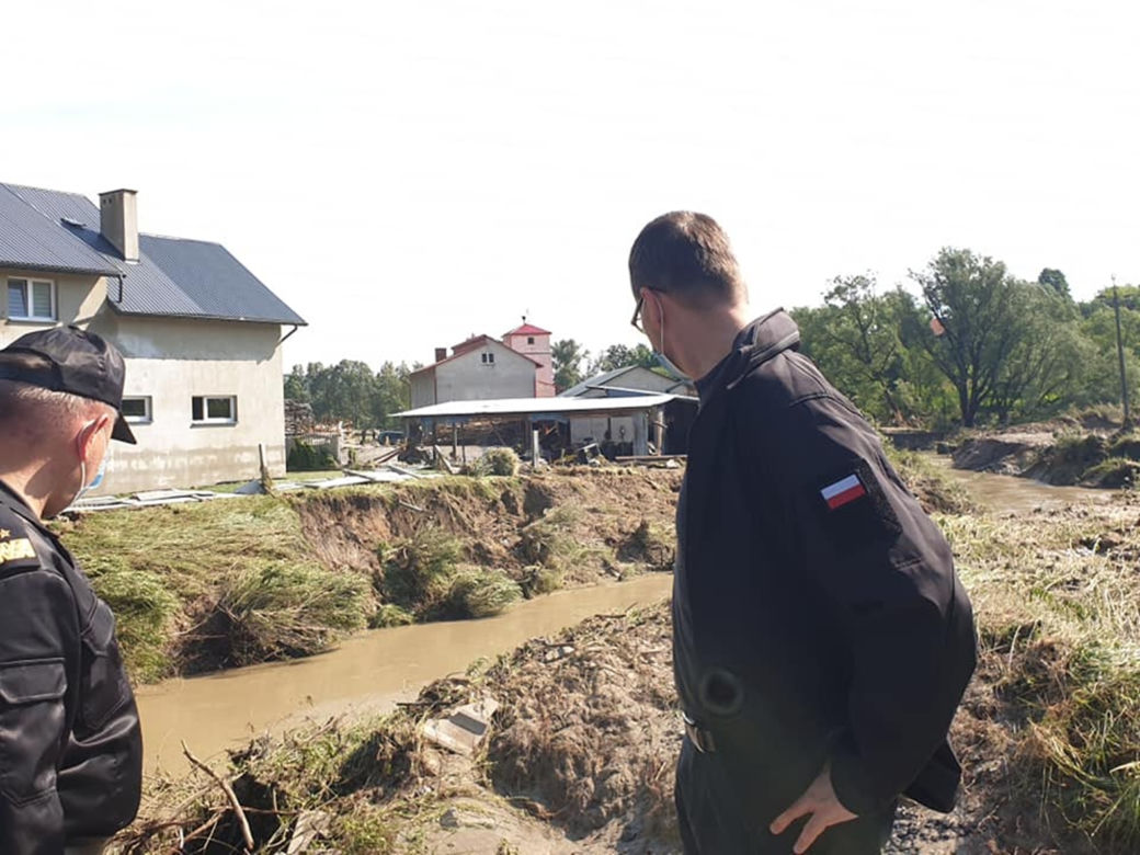 Premier na zalanych terenach