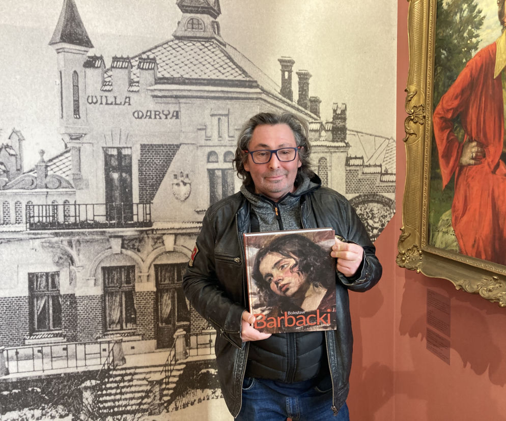 Piotr Droździk z albumem poświęconym życiu i twórczości Bolesława Barbackiego