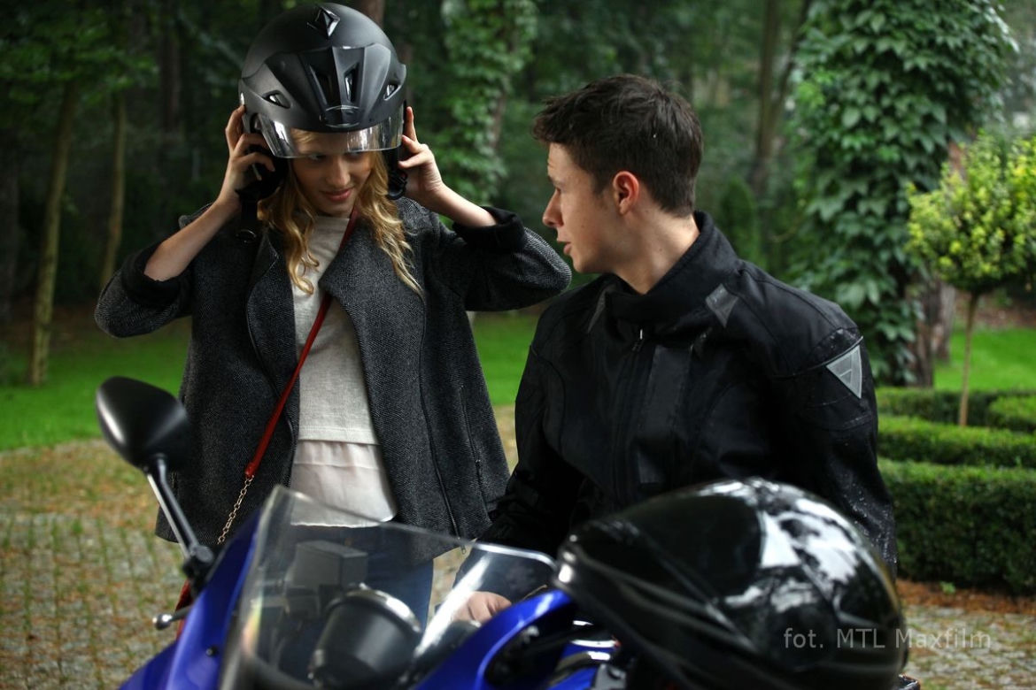 M jak miłość odc. 1029. Łukasz (Adrian Żuchewicz), Karolina (Aleksandra Kusio)
