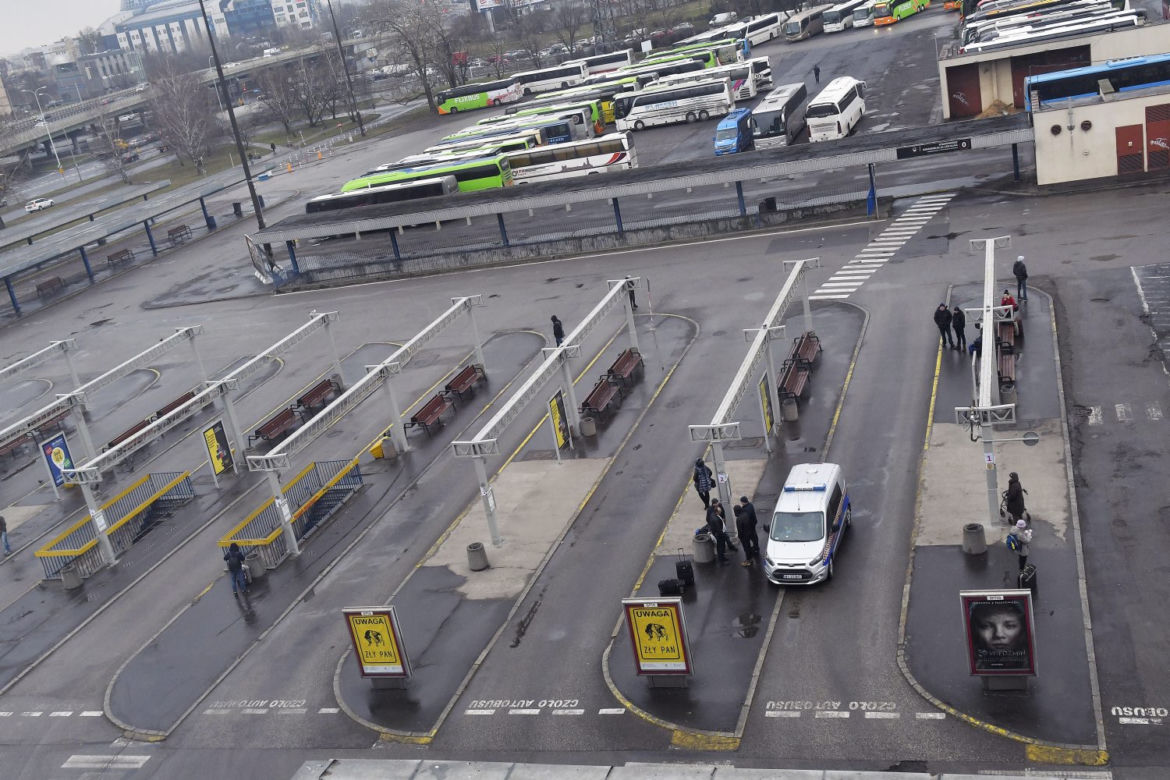 Pasażerowie mokną na Dworcu Zachodnim
