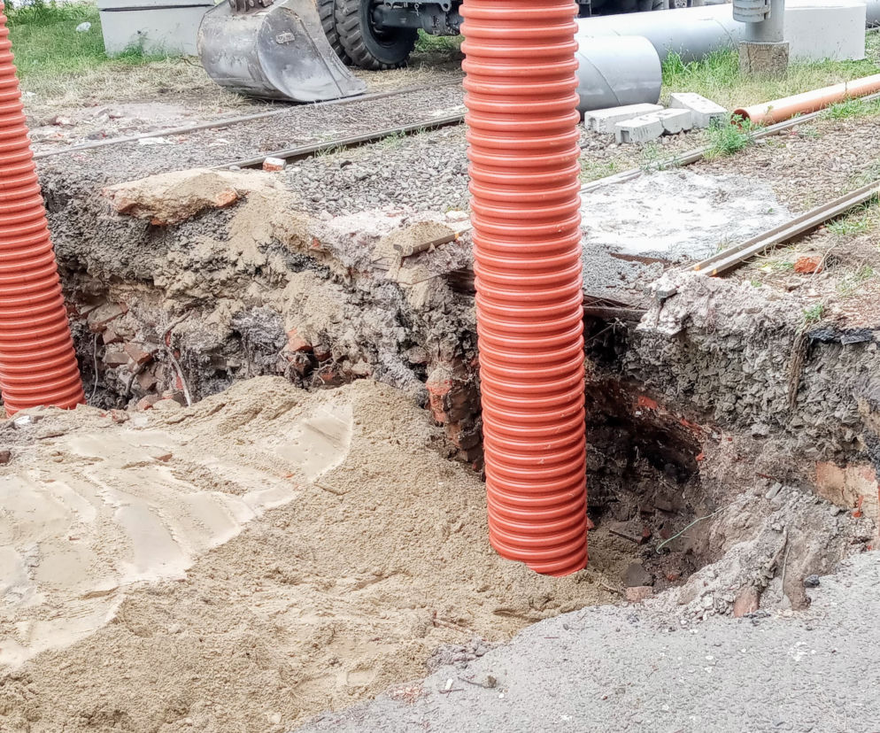 Piwnice przedwojennych kamienic pod torowiskiem tramwajowym w Szczecinie