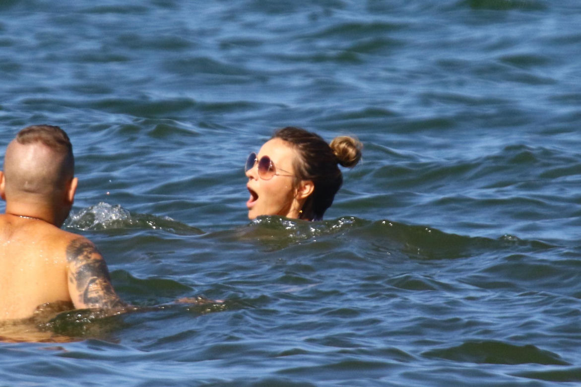 Edyta Herbuś na plaży