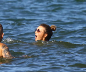 Edyta Herbuś na plaży