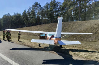 Awaryjne lądowanie na A1! Awionetka na środku autostrady. Co tam się stało?