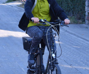 Przesiadł się na rower elektryczny