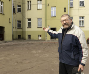 Nyski horror na Piłsudskiego. Mieszkał ze zwłokami 54-latka przez miesiąc! [ZDJĘCIA]