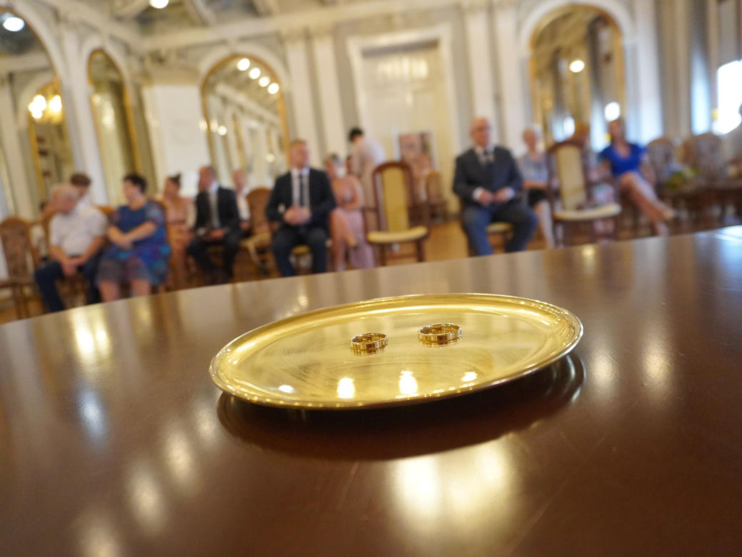 Prezydent Tarnowa udzielił ślubu. Anna i Mariusz powiedzieli sobie „tak” w Sali Lustrzanej