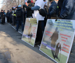 Protest mundurowych emerytów pod kancelarią premiera