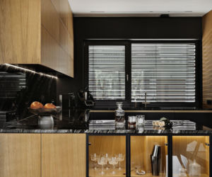 Między minimalizmem a złotym detalem. Elegancki dom w Katowicach