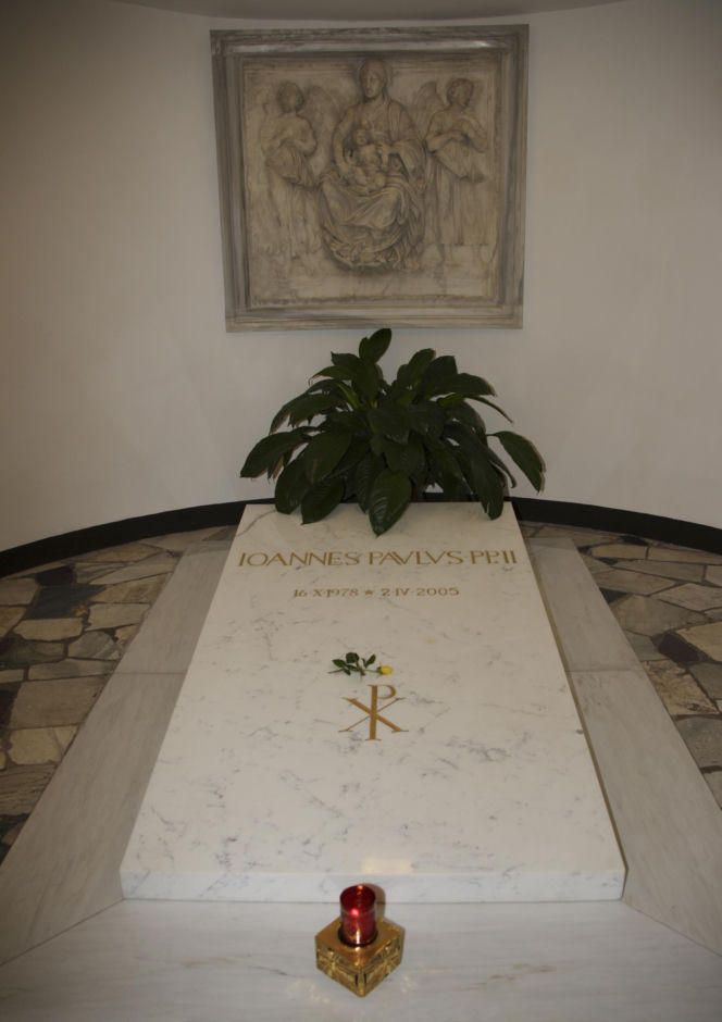 Marta Nawrocka poszła w takim stroju na grób Jana Pawła II