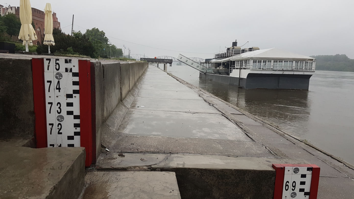 Wisła w Toruniu - stan na 28 maja, ok. godziny 20:00