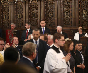 PiS modli się za Lecha Kaczyńskiego na Wawelu