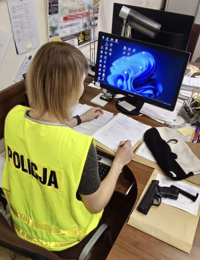 Sprawca celował w kierowcę i uszkodził jego auto, po czym próbował uciec