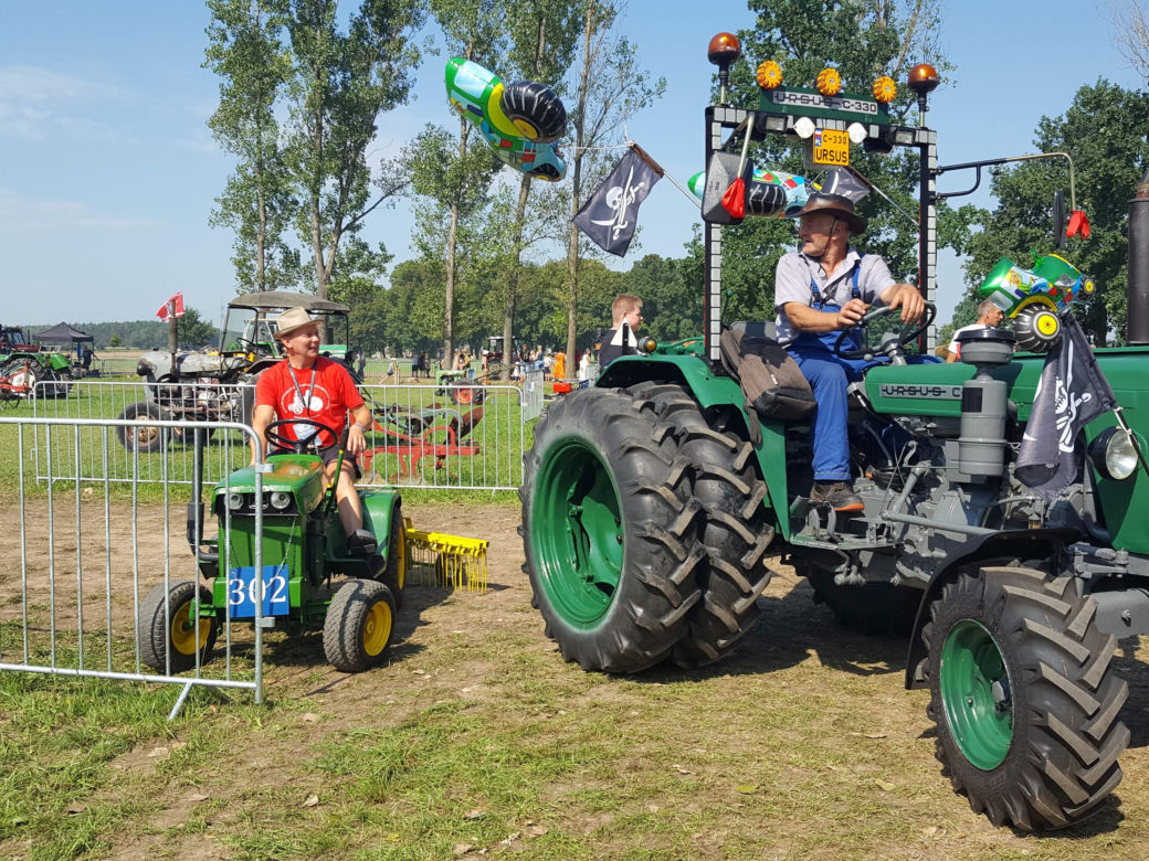 Festiwal starych ciągników w Wilkowicach. Setki maszyn, tysiące widzów i upał