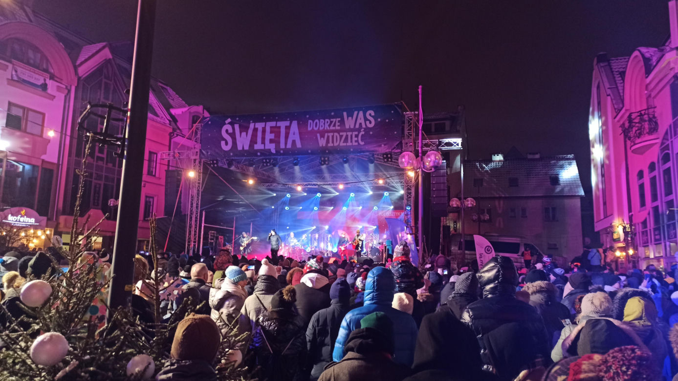 Tłumy mieszkańców na Starym Mieście w Olsztynie. Tak bawili się na wydarzeniu "Święta. Dobrze was widzieć"