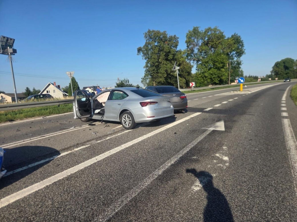 Spotkanie kobiet na skrzyżowaniu. Dwie kierujące trafiły do szpitala