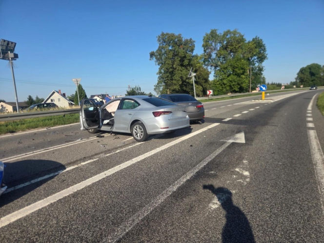 Spotkanie kobiet na skrzyżowaniu. Dwie kierujące trafiły do szpitala