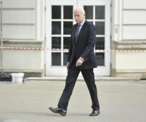 Mało kto wie, że Andrzej Olechowski prezenterem muzycznym i był DJ-em. Wspomniała go gwiazd TVP