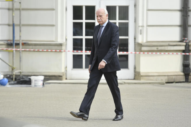 Mało kto wie, że Andrzej Olechowski prezenterem muzycznym i był DJ-em. Wspomniała go gwiazd TVP