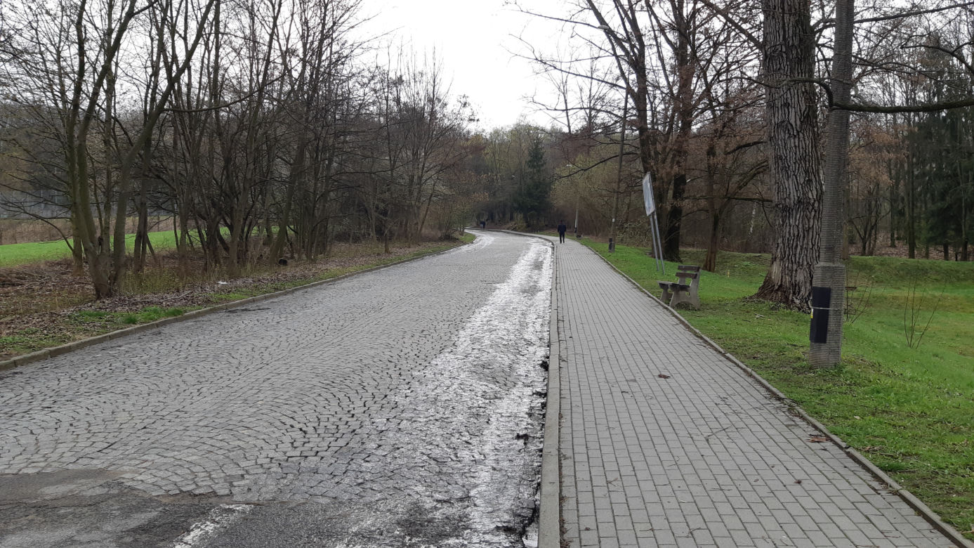 Wyciek wody pod górą św. Marcina