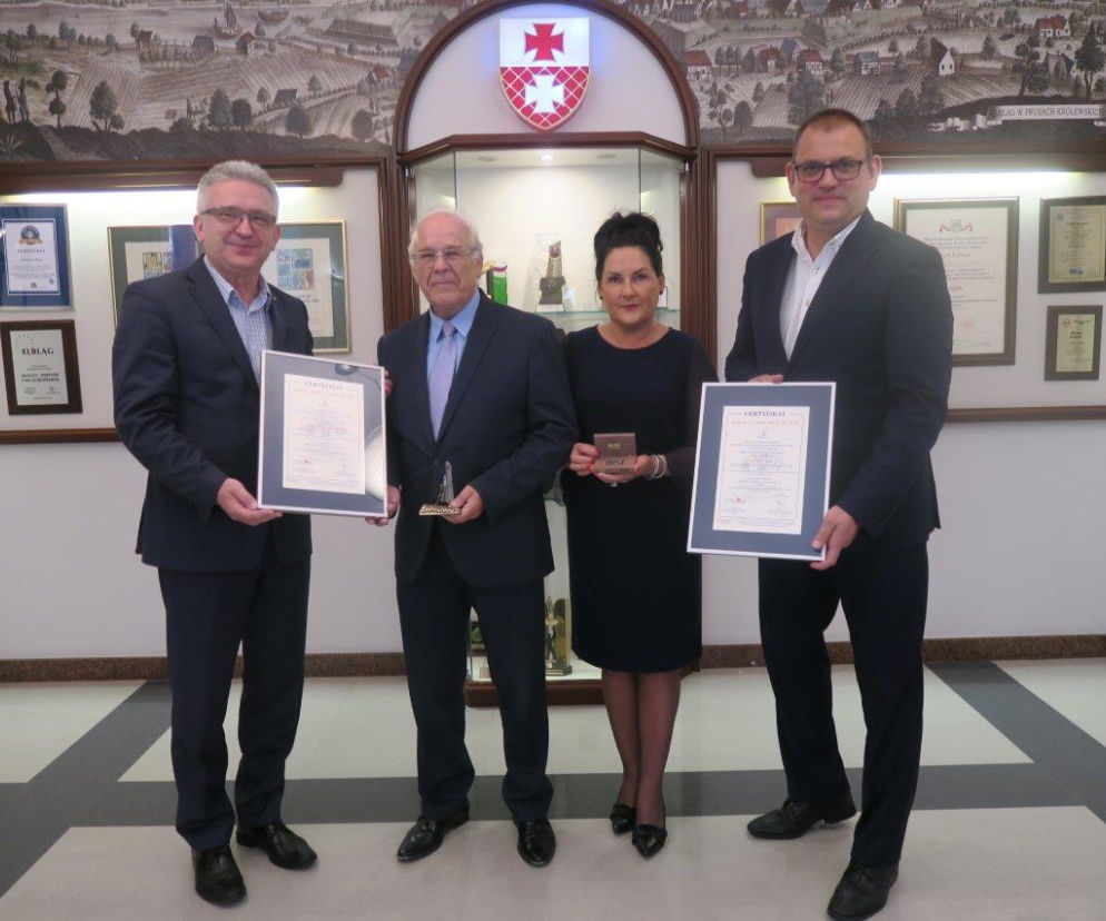 Wiceprezydent Elbląga Janusz Nowak z laureatami Lodołamaczy