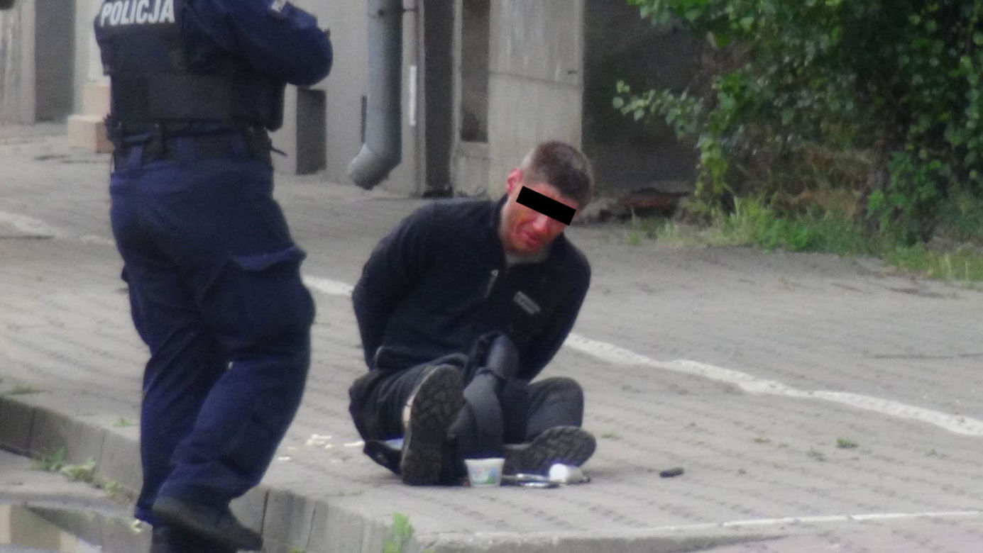 Pościg za kierowcą na Pradze, w ruch poszedł gaz. Policjant w karetce. Co tam się stało?!