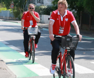 Zbigniew Boniek i Janusz Basałaj na przejażdżce rowerowej po La Baule