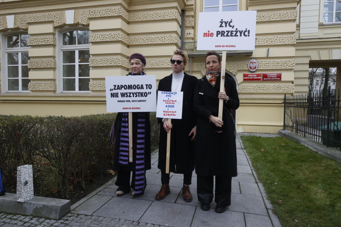 Protest osób z niepełnosprawnościami pod Kancelarią Premiera