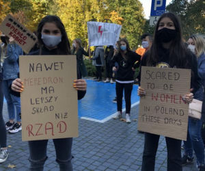 Protest kobiet na wesoło. Najlepsze hasła z banerów. Niektóre bawią do łez! [ZDJĘCIA]