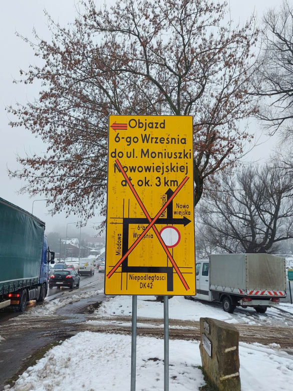 Zamykają ulicę Moniuszki. Przed nami kolejny etap budowy ronda