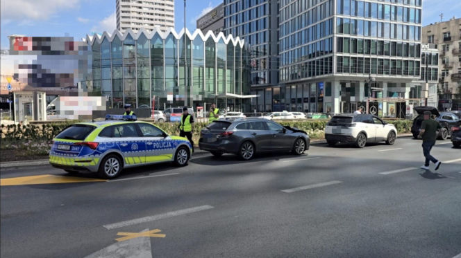 Auto TV Republika przewróciło się w centrum Warszawy. W środku był poseł PiS i znany dziennikarz
