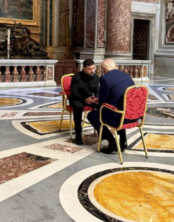 Pokazali zdjęcia ze spotkania Trumpa z Zełenskim w Watykanie