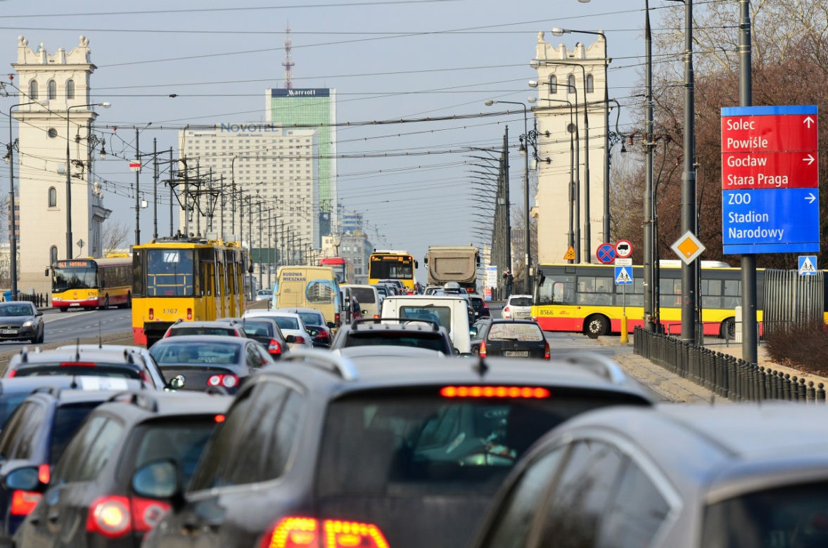 Więcej tramwajów most Poniatowskiego nie udźwignie 