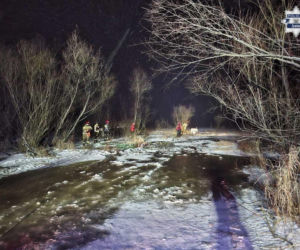 Wjechał terenówką na zamarznięte jezioro. Pod autem załamał się lód