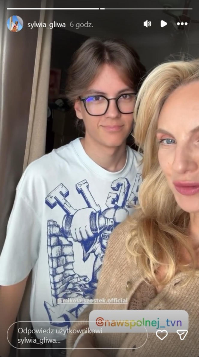 Na Wspólnej na planie. Kajtek (Mikołaj Szostek), Monika (Sylwia Gliwa)