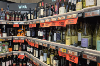 Lekarze oburzeni promocją alkoholu w Biedronce