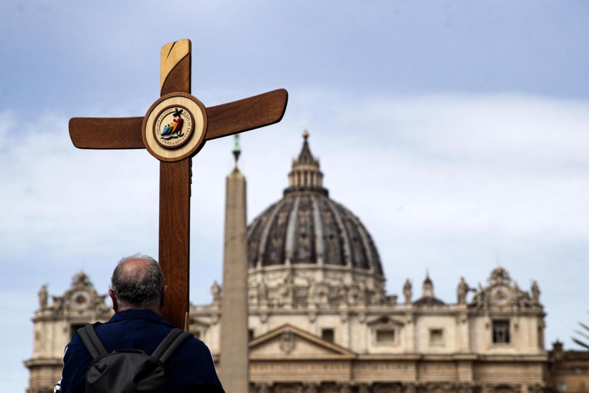 Papież Franciszek nie żyje. Wierni modlą się na Placu Św. Piotra