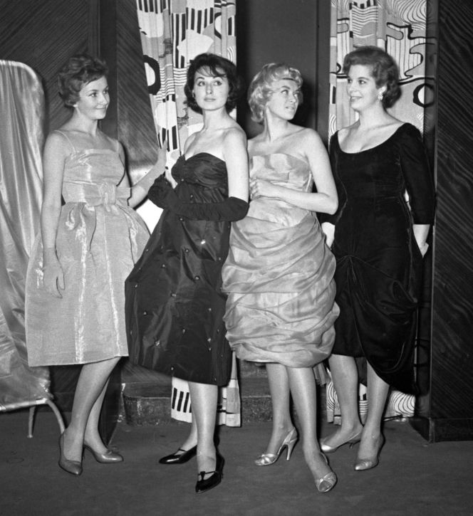 Sylwester w Warszawie sprzed lat. Tak stolica witała dawniej Nowy Rok