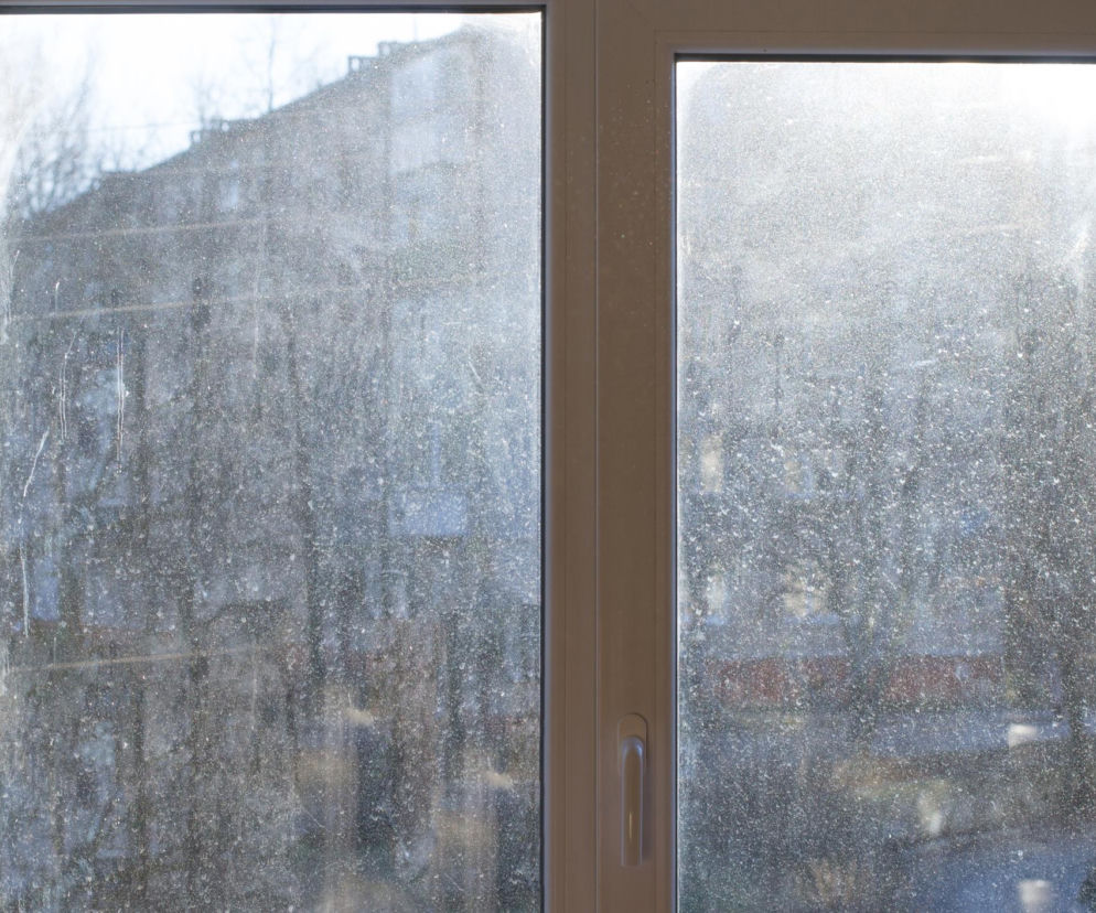 Jak docieplić stare okna i drzwi bez wymiany? Sprawdzamy koszty w 2026 r.