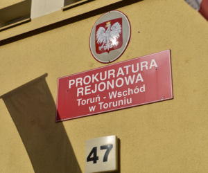 Policja doprowadziła 38-latkę, która wiozła 40 nielegalnych imigrantów z Iraku