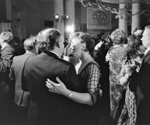 Sylwester w Warszawie sprzed lat. Tak stolica witała dawniej Nowy Rok