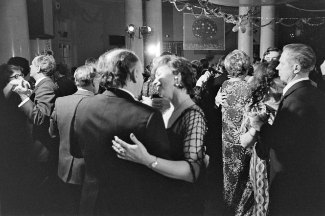 Sylwester w Warszawie sprzed lat. Tak stolica witała dawniej Nowy Rok