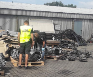Odzyskane części samochodowe pochodzące z kradzieży 