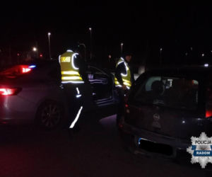 „Mikołaj” z Radomia zamienił seata w choinkę. Policjanci zdębieli