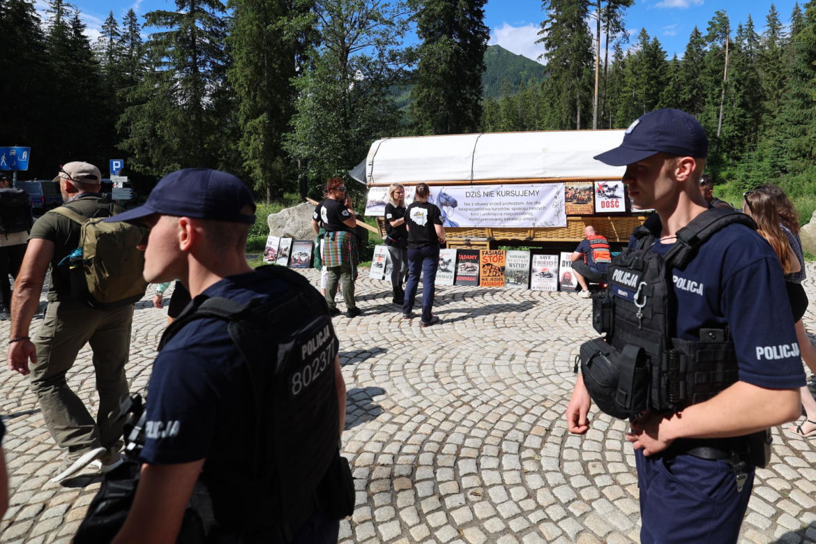 Protest przeciw przewozom konnym do Morskiego Oka